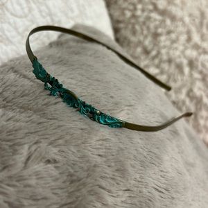 🎁 Antique-inspired headband hair accessory